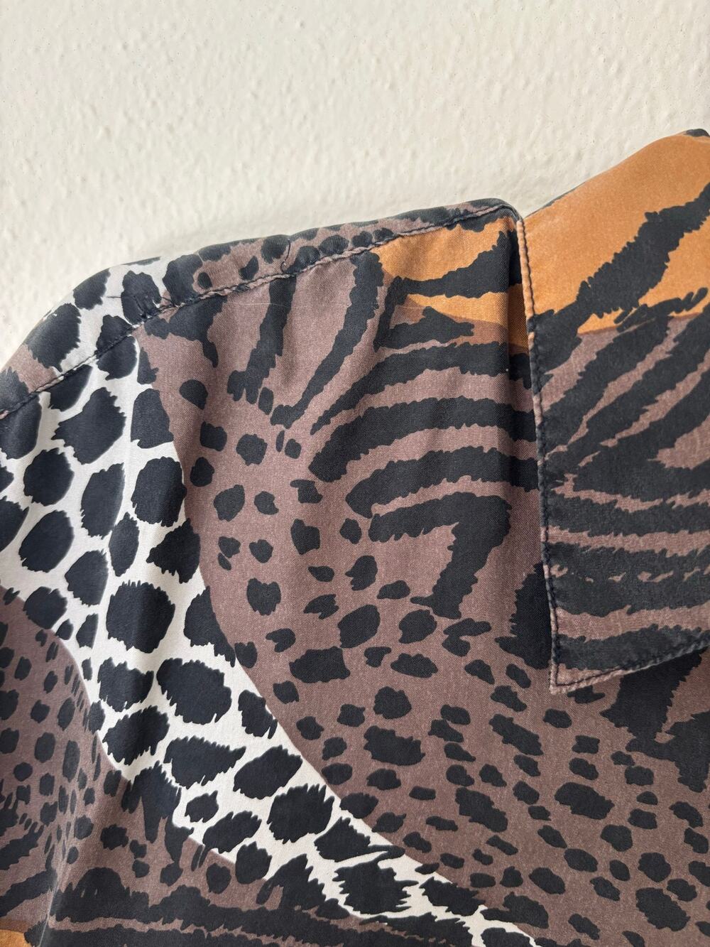 Vintage Robert Stock Limited 100% Silk Animal Print Button Down Shirt Large